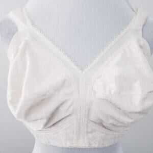 Playtex 18 Hour Ultimate Shoulder Comfort 4693 40DD Bra Beige Wireless Lace